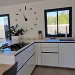Moderne Avec Piscine Privee Roubia