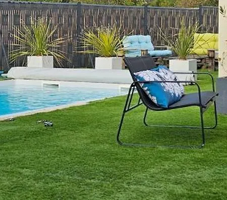 Moderne Avec Piscine Privee Roubia