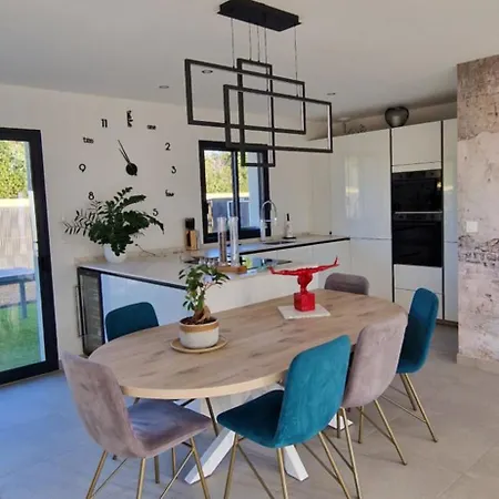 Moderne Avec Piscine Privee וילה Roubia