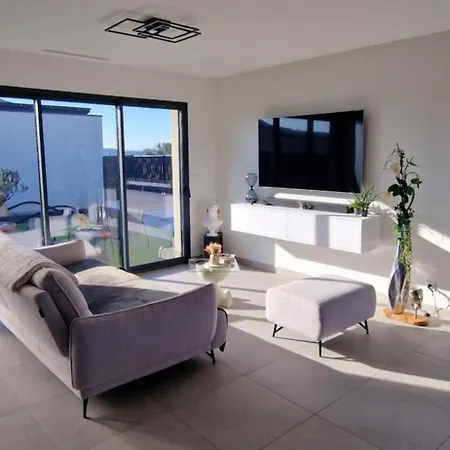 Moderne Avec Piscine Privee Roubia