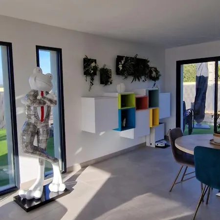 Moderne Avec Piscine Privee Roubia